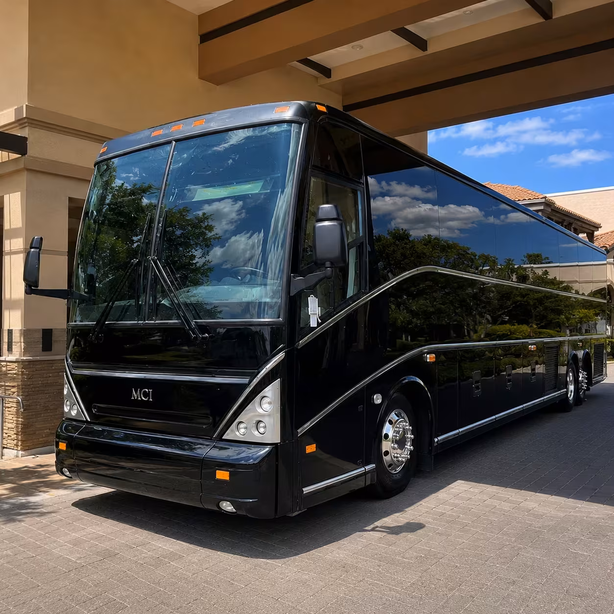corporate event and employee shuttle buses in detroit