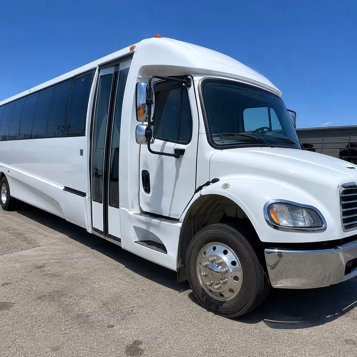 detroit minibus rentals for meadow brook amphitheatre shows