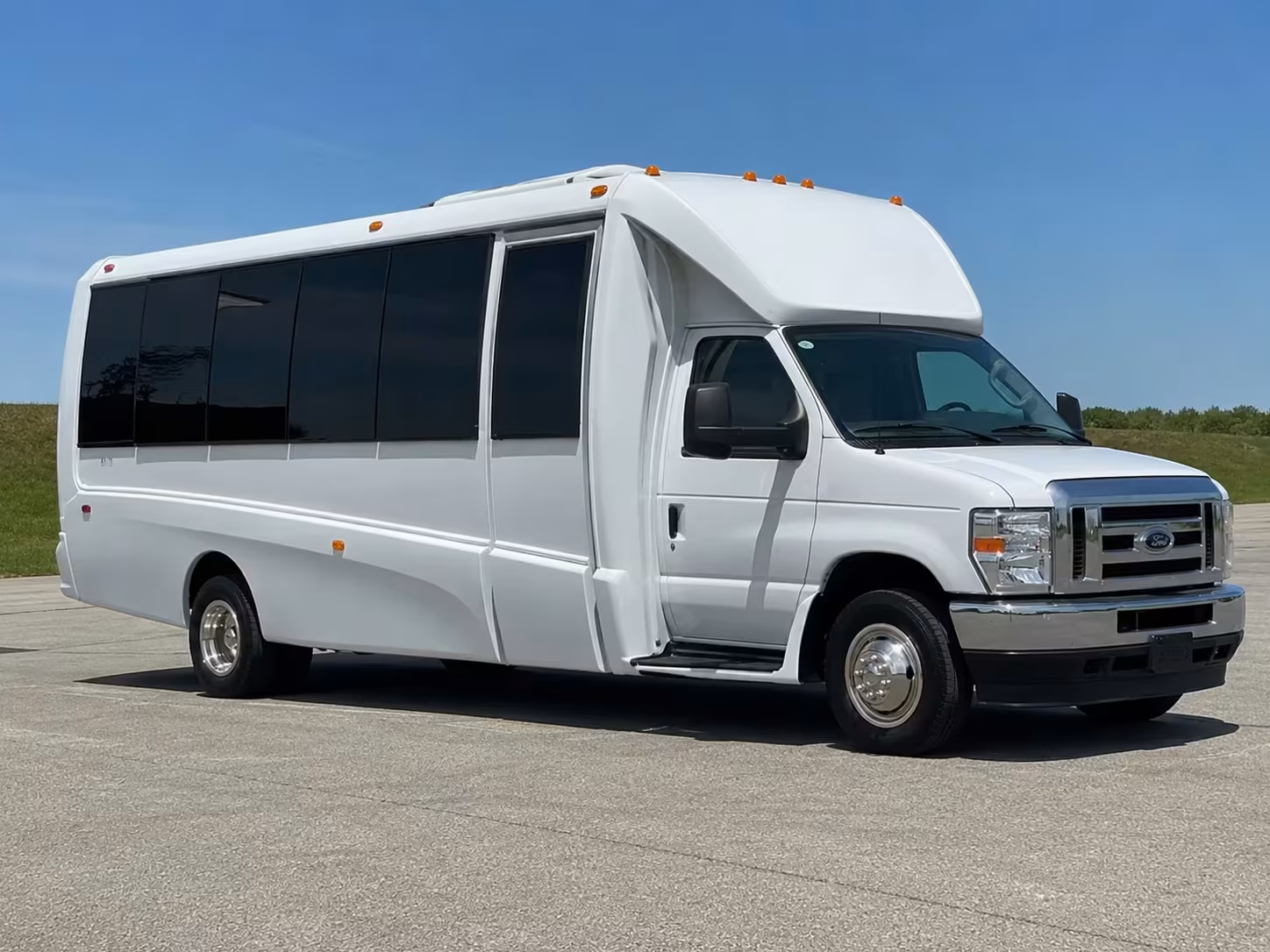 detroit prom party bus transportation with the amenities you want