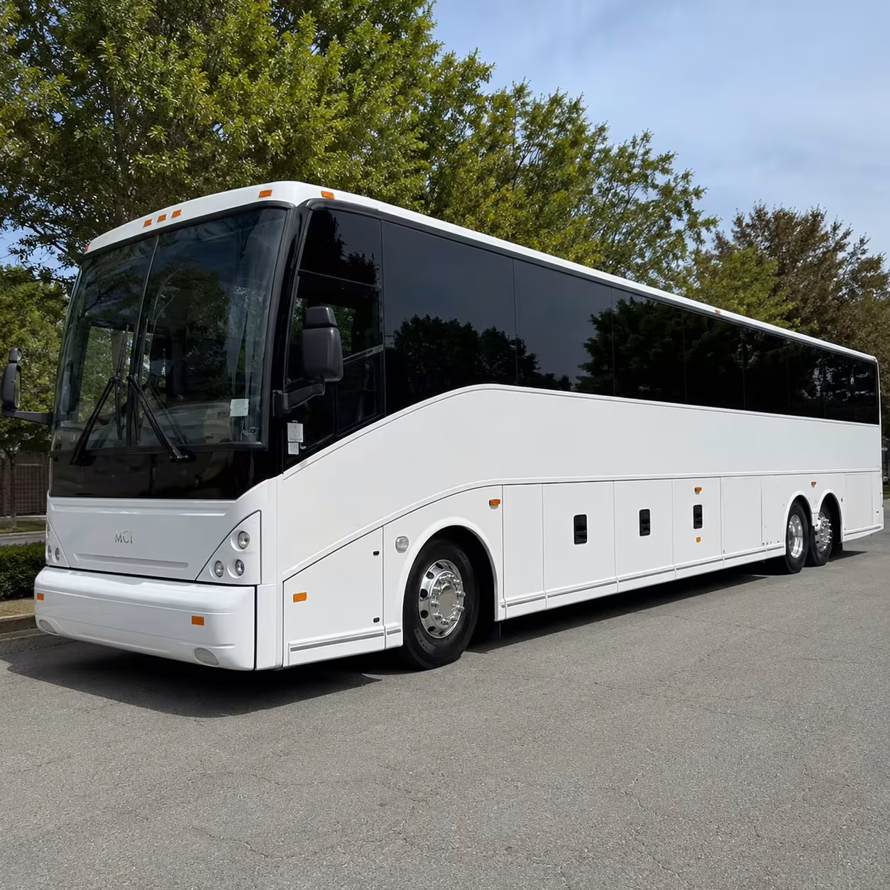 detroit shuttle buses for downtown and suburban office campuses