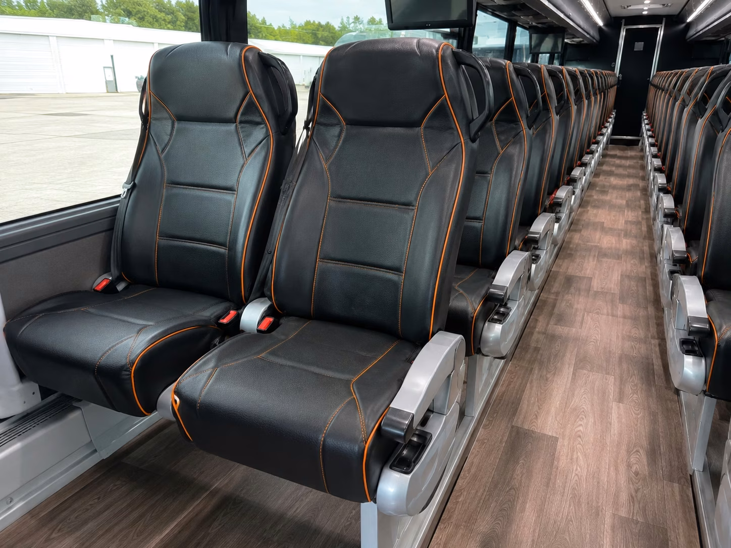 detroit wedding shuttle buses between hotels and venues