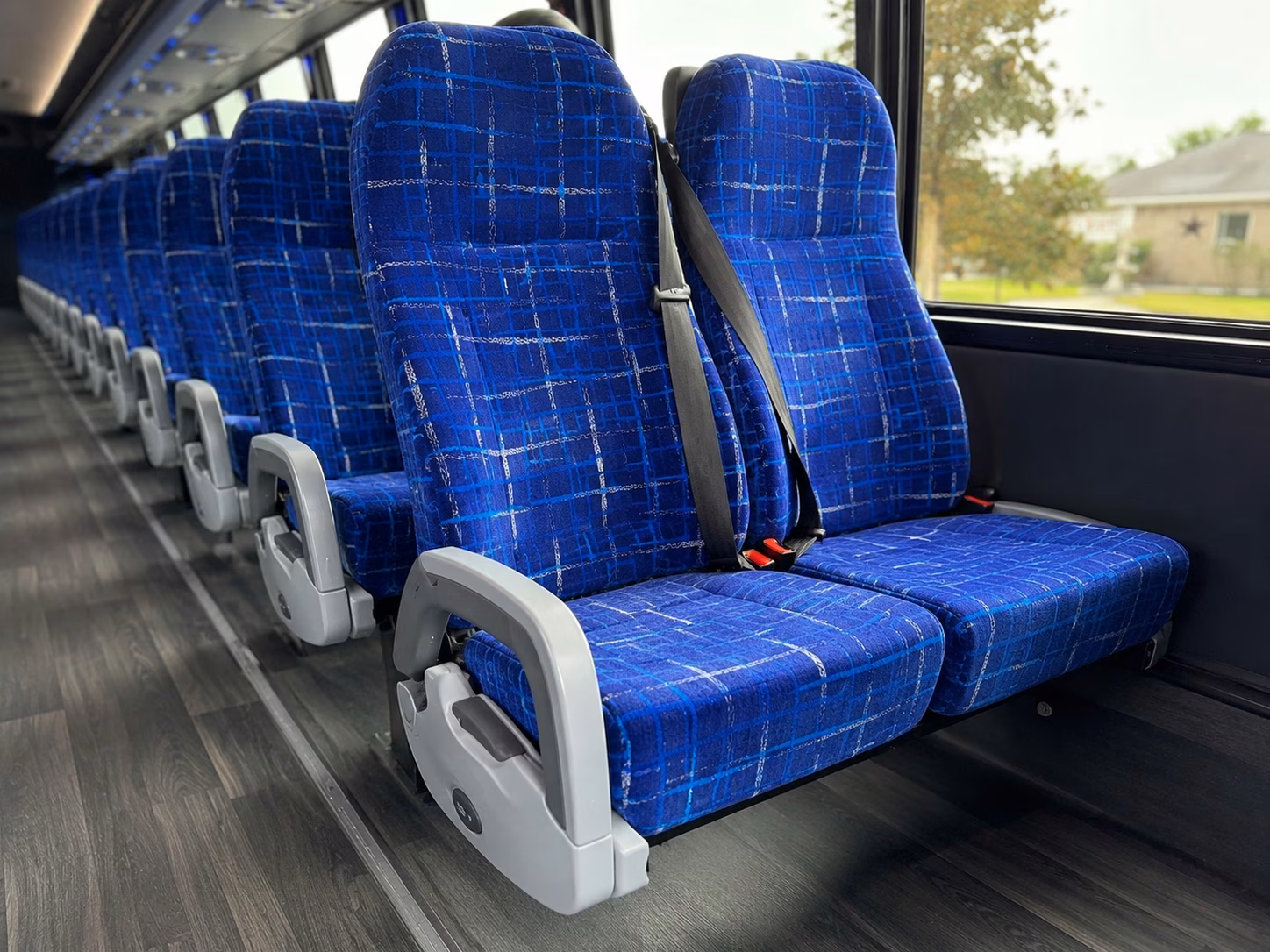 multi day detroit charter buses for college campus tours